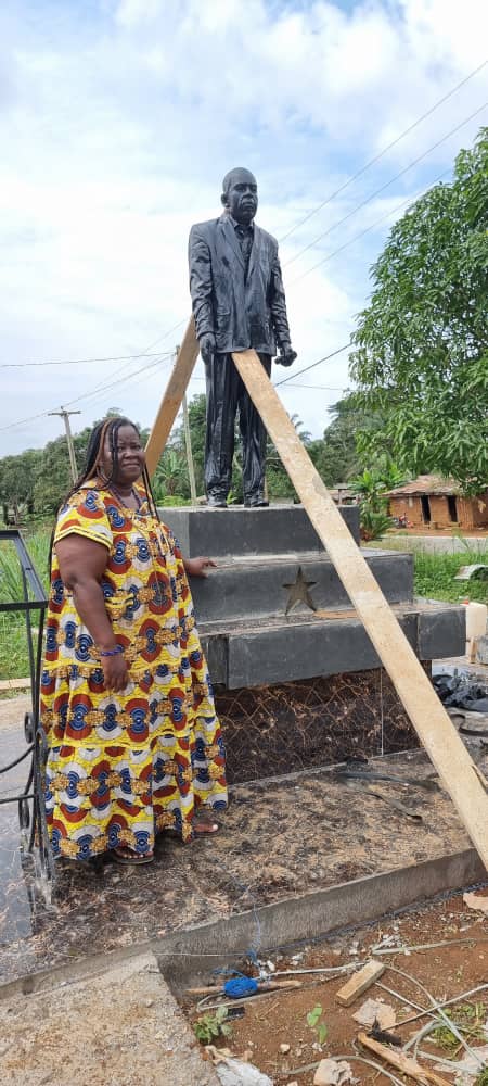 Monument funéraire de René Jam Afane — auteur des paroles de l'hymne national camerounais