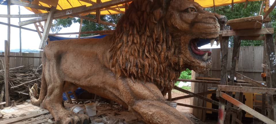 Les Lions de Nsimalen — Monument d'État réalisé par Art Concept